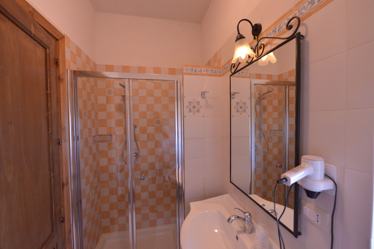 Bathroom 3, Masseria Pentima Vetrana Resort, Taranto