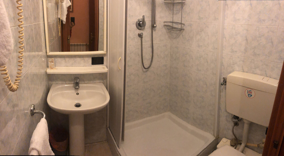 Bedroom 5, Hotel Euro, Genova