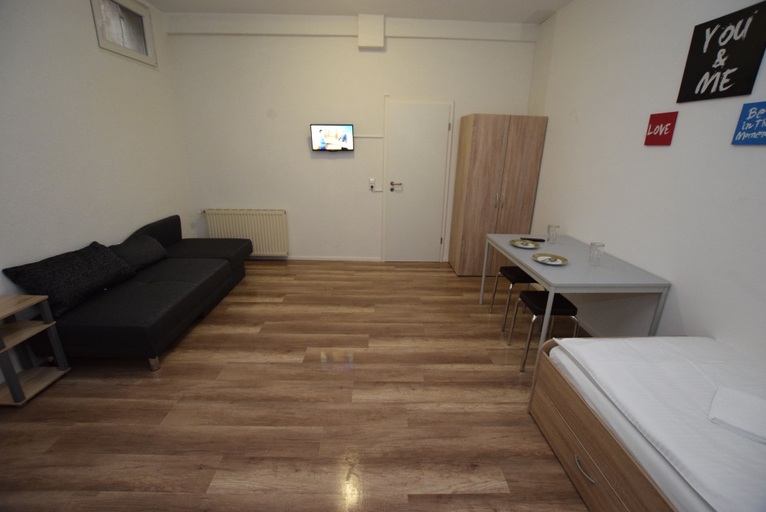 Others 4, AB Apartment 20, Stuttgart