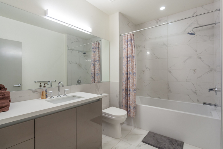 Bathroom 4, Tripbz Olive Suites, Los Angeles