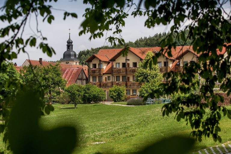 Exterior & Views 2, Landgasthof Zum Hirschen, Tirschenreuth