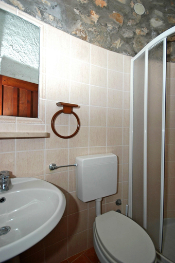 Bathroom, Torre Rivolta, Grosseto