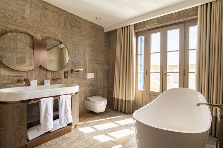 Bathroom 4, Iniala Valletta