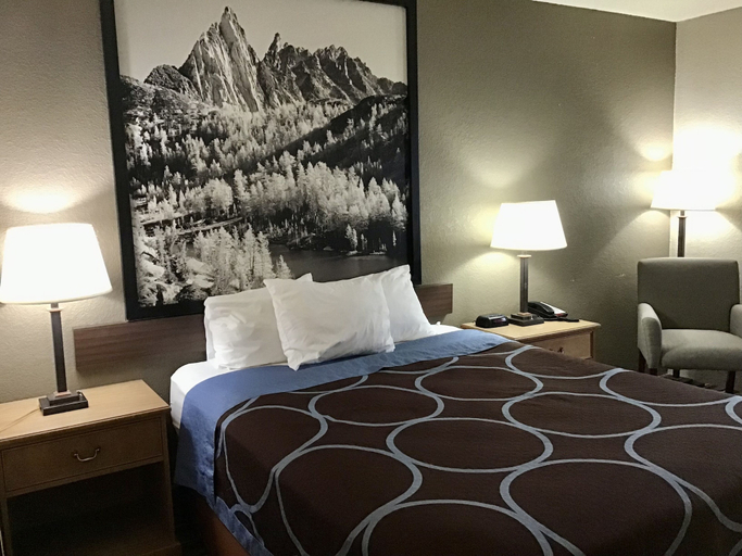 Bedroom 3, Super 8 by Wyndham Spokane/West, Spokane