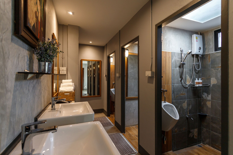 Bathroom 4, Hostel One Art & Gallery, Muang Chiang Mai