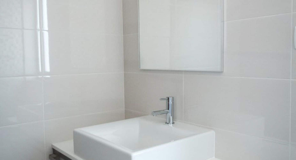 Bathroom 3, Peralux, Silves