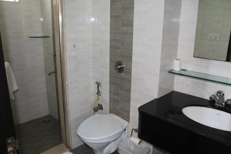 Bathroom 3, The Lotus Apartment Hotels - Burkit Road, Chennai
