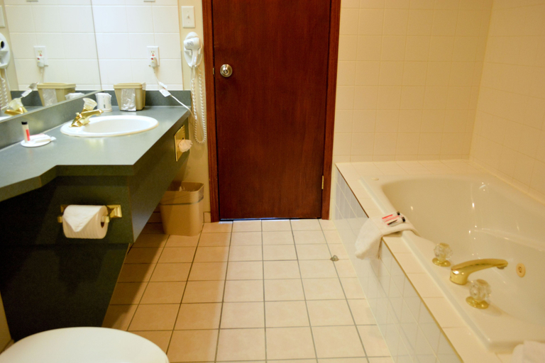 Bathroom 4, Super 8 by Wyndham Fox Creek, Division No. 18