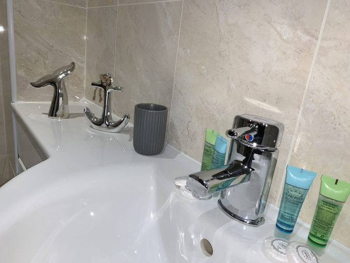 Bathroom 3, Grand Central Executive Apartments, Derby