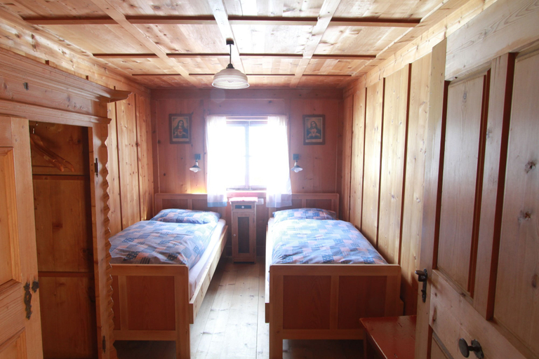 Bedroom 2, Ferienwohnungen am Berg - Almhütte Alfen, Lienz