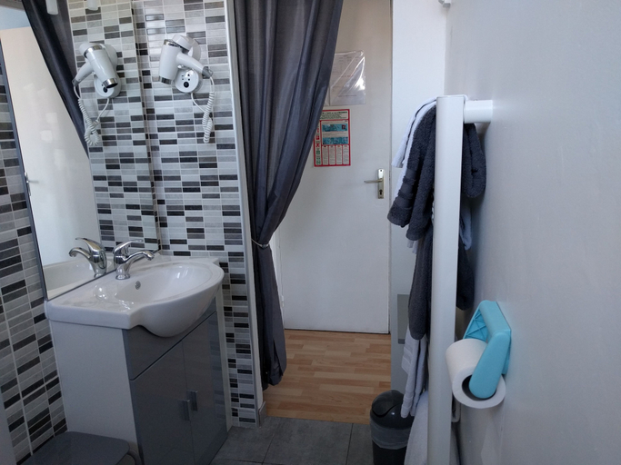 Bathroom 4, Hôtel Araur, Hérault