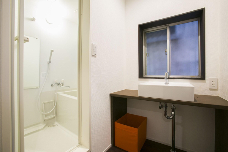 Bathroom, YAWP! backpackers - Hostel, Katsushika