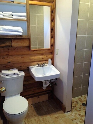 Bathroom 4, Tenderfoot Cabins & Motel, Meagher