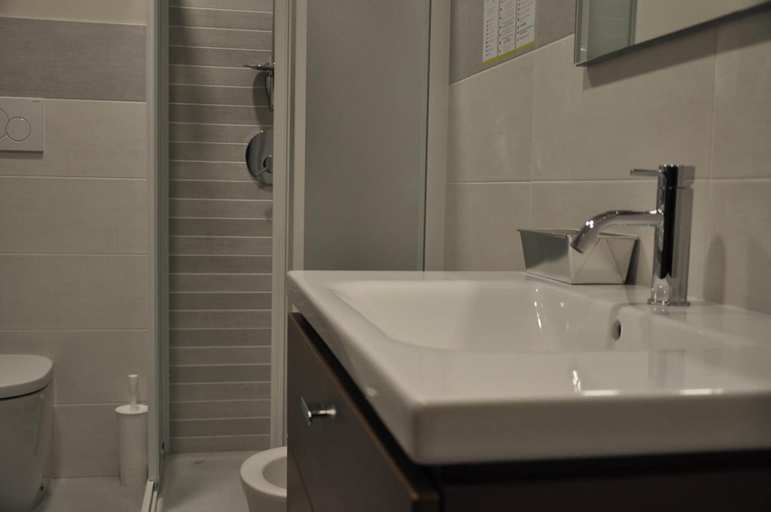 Bathroom 5, Millaenya Inn, Bergamo
