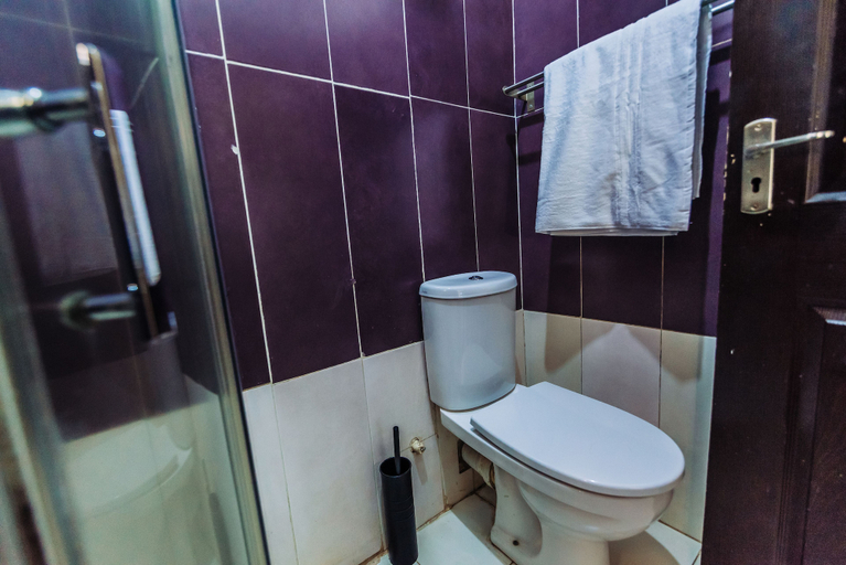 Bathroom 4, Tranquil Mews Hotel, AbujaMun