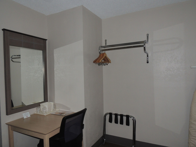 Others 5, Econo Lodge Dewitt I-90, Onondaga