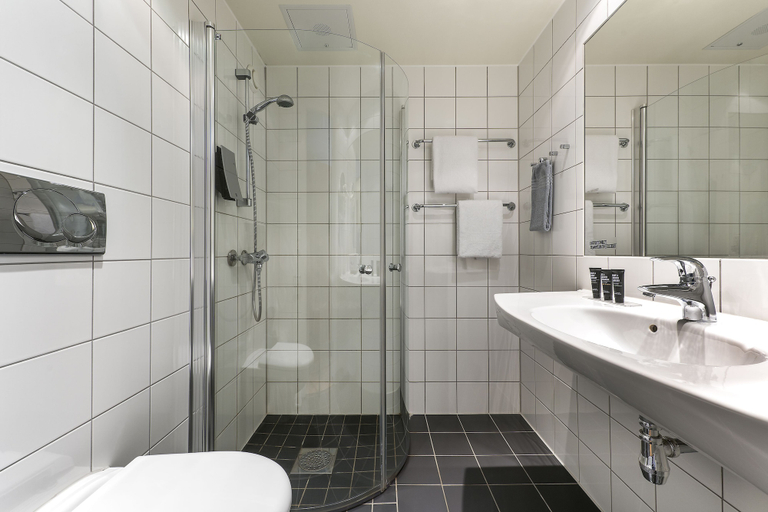 Bathroom 4, Clarion Hotel Oslo Airport, Ullensaker