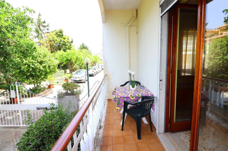 Others 3, Casa Laura, Napoli