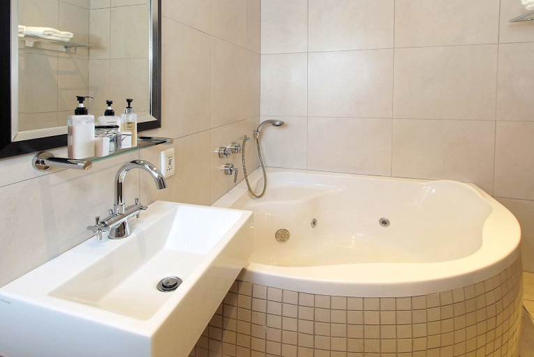 Bathroom 5, uShaka Manor Guest House, eThekwini
