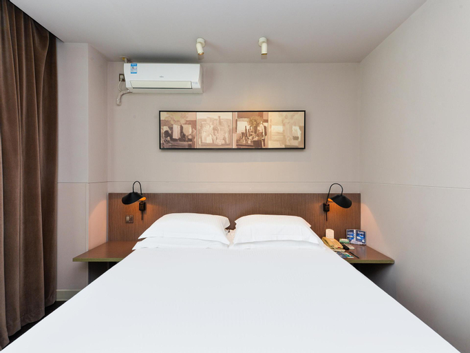 Bedroom 19
