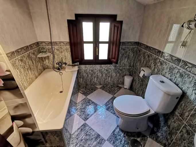 Bathroom 4, Valle la Fuente, Asturias