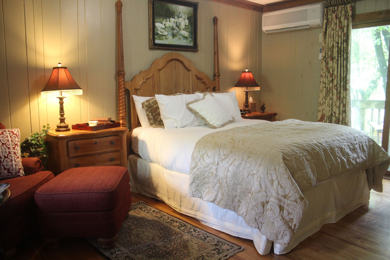 Bedroom 2, The Village Inn, Watauga