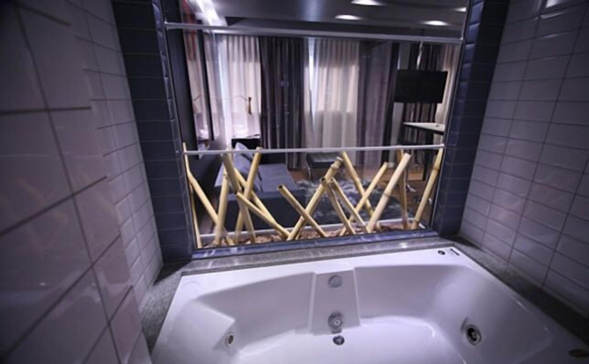 Bathroom 4, Hotel Pressi, Pinhalzinho
