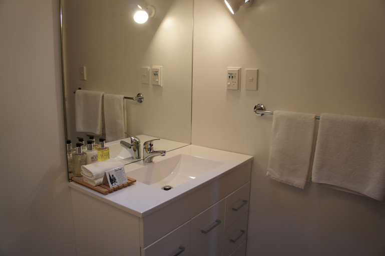 Bathroom 4, Kerikeri Court Motel, Far North
