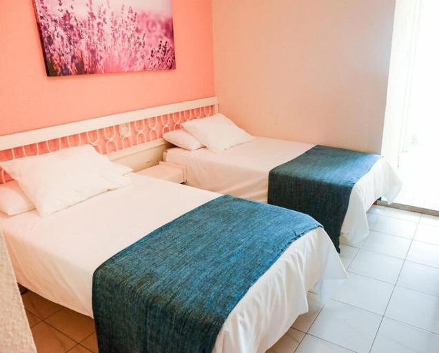 Bedroom 4, Hostal Isla Playa, Cantabria