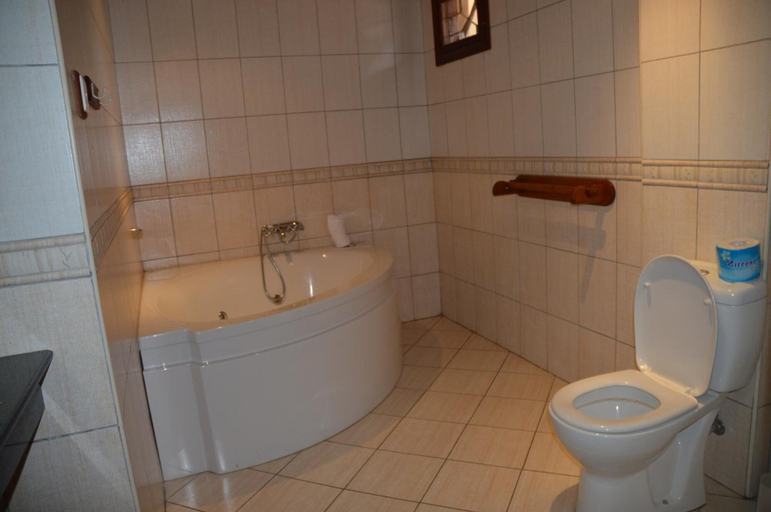 Bathroom 5, Ryan's Bay Hotel, Nyamagana