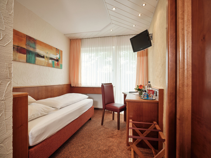 Bedroom 4, Badhotel Restaurant Stauferland, Göppingen