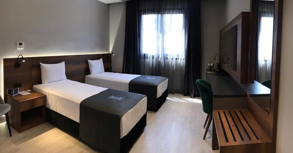 Bedroom 4, Emens Hotel, Konak