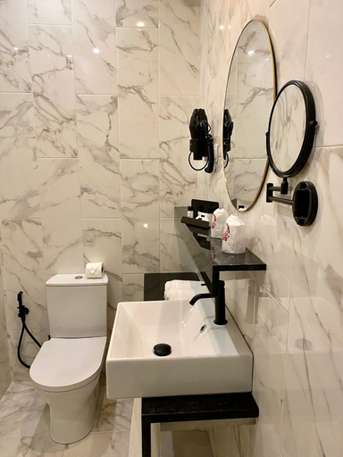Bathroom 5, Lisbon City Hollywood Hotel, Lisbon