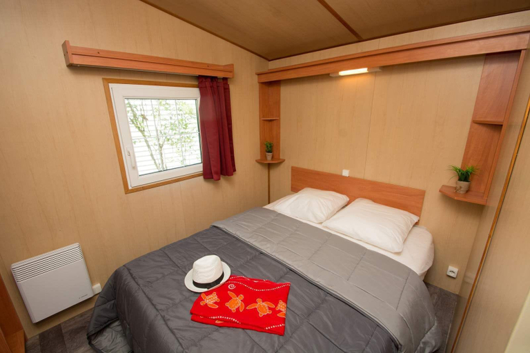 Bedroom 2, Camping Le Vieux Colombier, Alpes-de-Haute-Provence