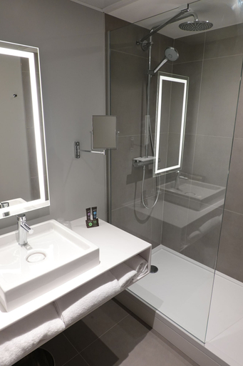 Bathroom 5, Novotel Dijon Sud, Côte-d'Or
