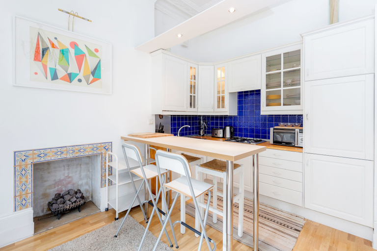 Others 4, Philbeach Balcony- 2bed flat in Earls Ct, London