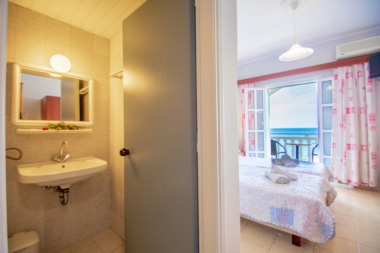 Bathroom 4, Agoulos Beach Hotel, Ionian Islands