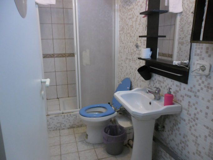 Bathroom 5, A Casa di Max, Rome