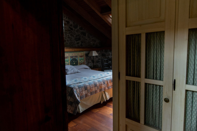 Bedroom 3, Hotel Antsotegi, Vizcaya