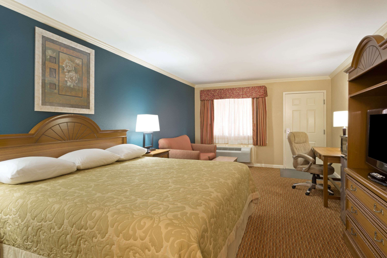 Bedroom 3, Super 8 by Wyndham Covington, Saint Tammany