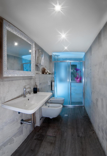 Bathroom 3, Hotel Letizia, Rimini