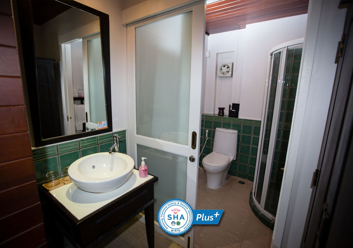 Bathroom 4, Baan Amphawa Resort & Spa, Amphawa