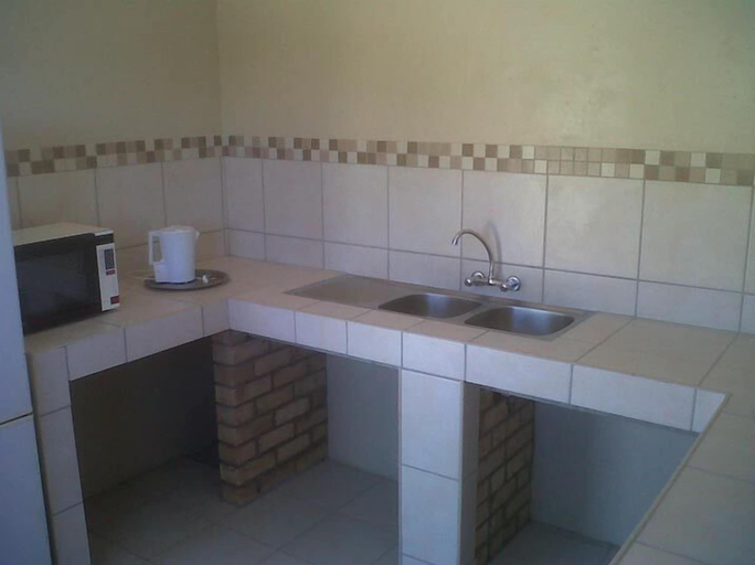 Bathroom 2, Namastat Lodge & Caravan Park, Namakwa