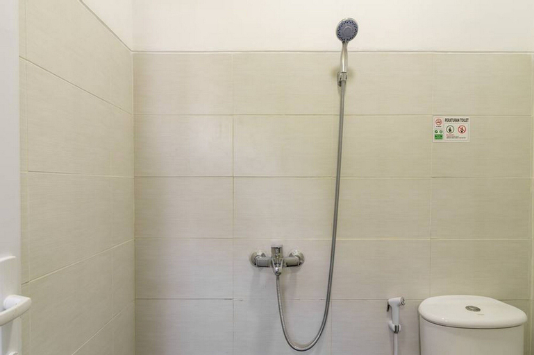 Bedroom 5, RedDoorz near Plaza Atrium Senen, Central Jakarta