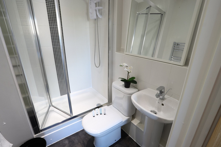 Bathroom 3, Mailbox Grand Central Prime Apartment, Birmingham