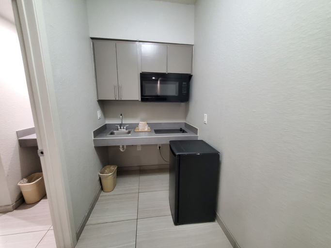 Others 4, Crystal Inn, Montgomery