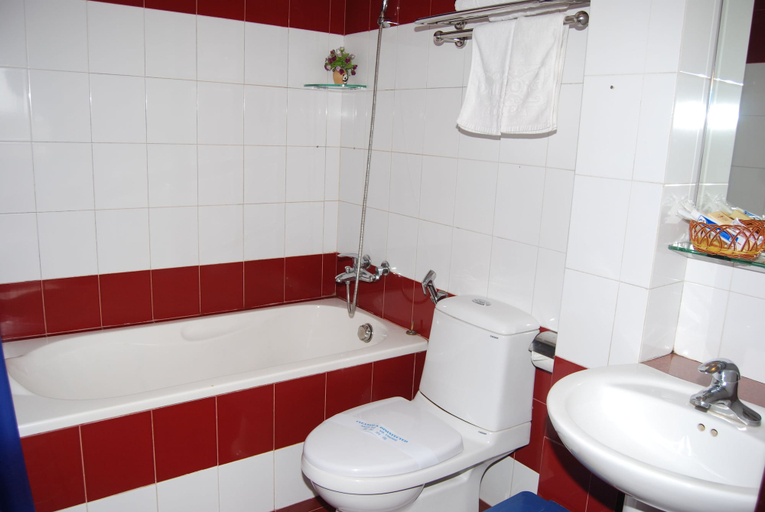 Bathroom 4, Dai Long Hotel, Da Nang