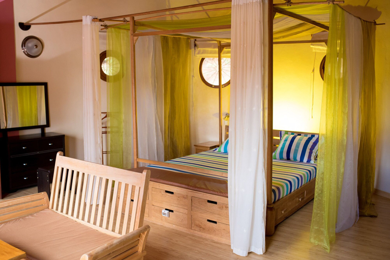 Bedroom 2, Le Chateau du Lac, Analamanga