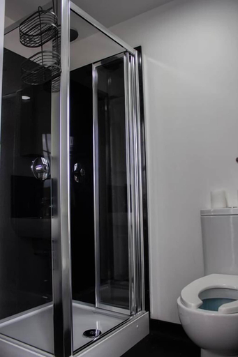 Bathroom 4, Crofts Hotel, Cardiff