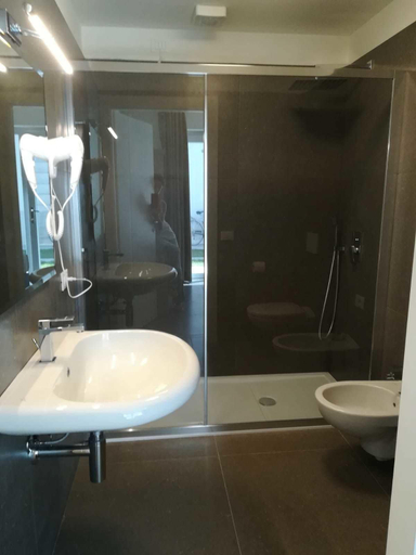 Bathroom 5, Garda Guest House, Verona